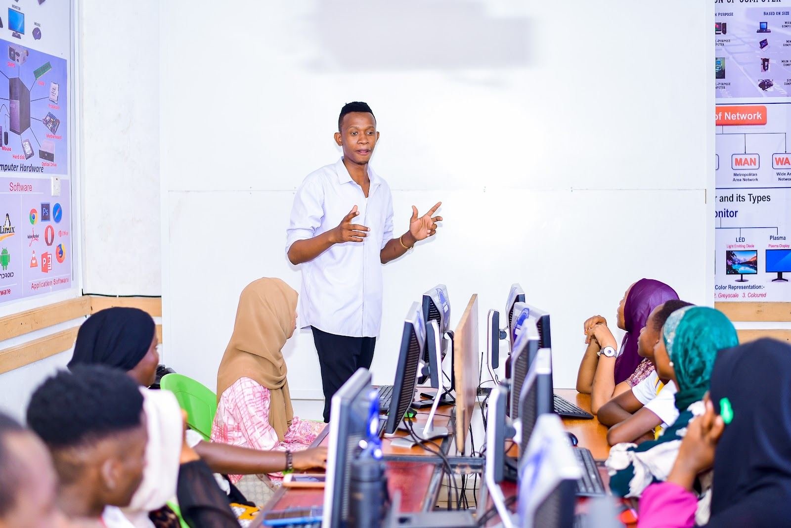 Amazon College classroom 03