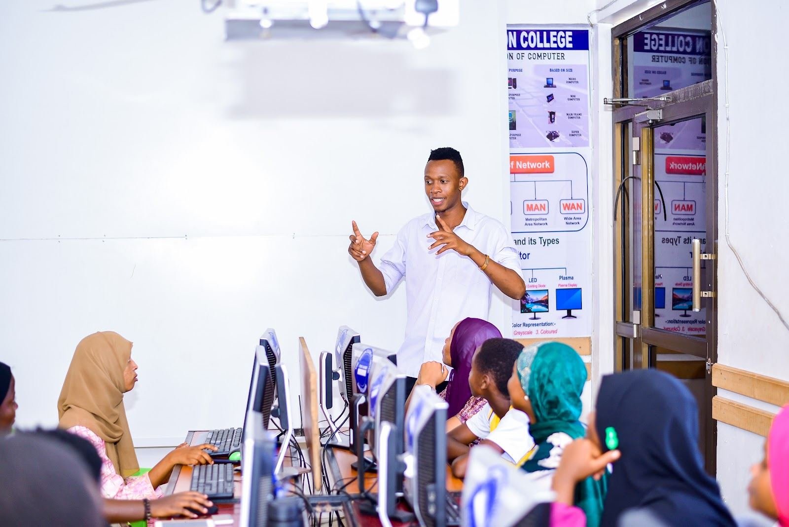 Amazon College classroom 04