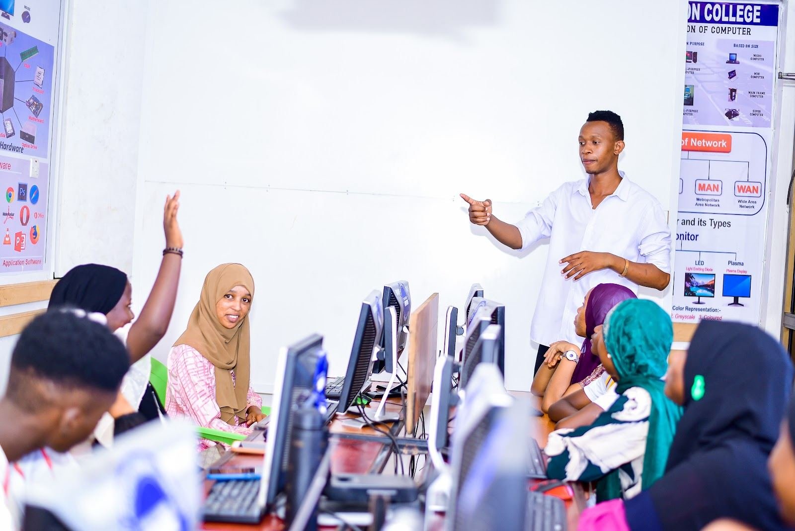 Official Amazon College campus photo — ICT classroom and practical learning.